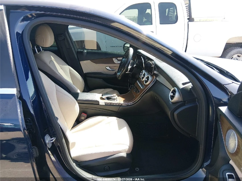 Mercedes-Benz C 300 4MATIC AMBIENT CARPLAY CAM ДИГИТАЛНО ТАБ BURMESTER, снимка 6 - Автомобили и джипове - 54681432