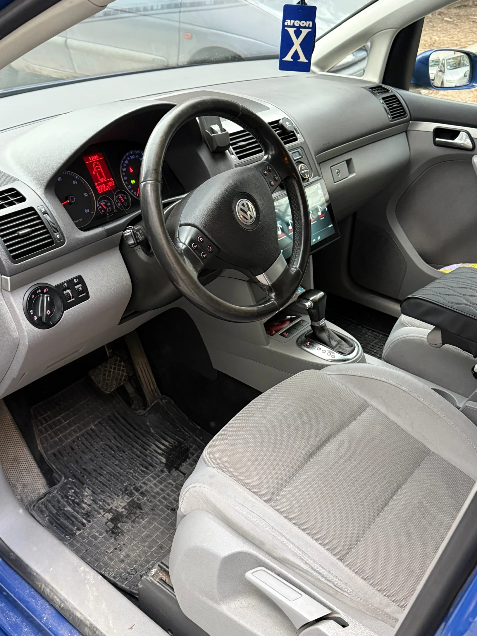 VW Touran 1, 9 TDI, снимка 4 - Автомобили и джипове - 55769976