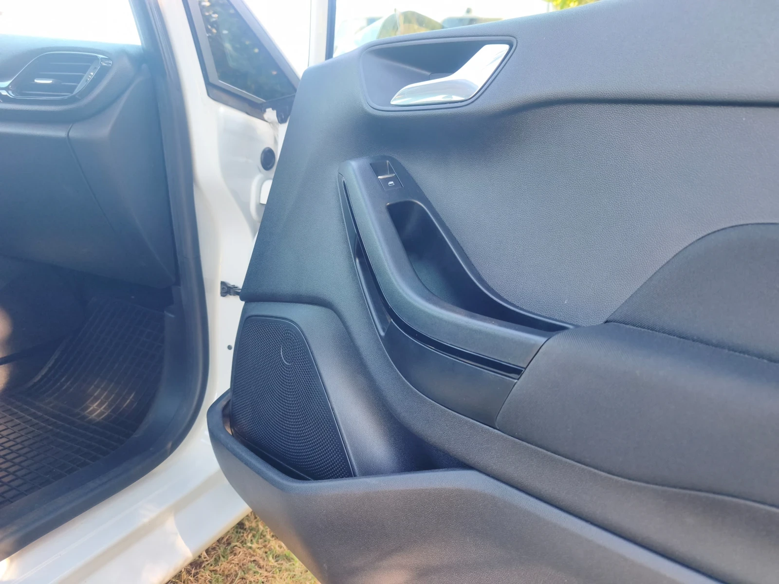 Ford Fiesta 1.5 TDCI, снимка 11 - Автомобили и джипове - 55993785