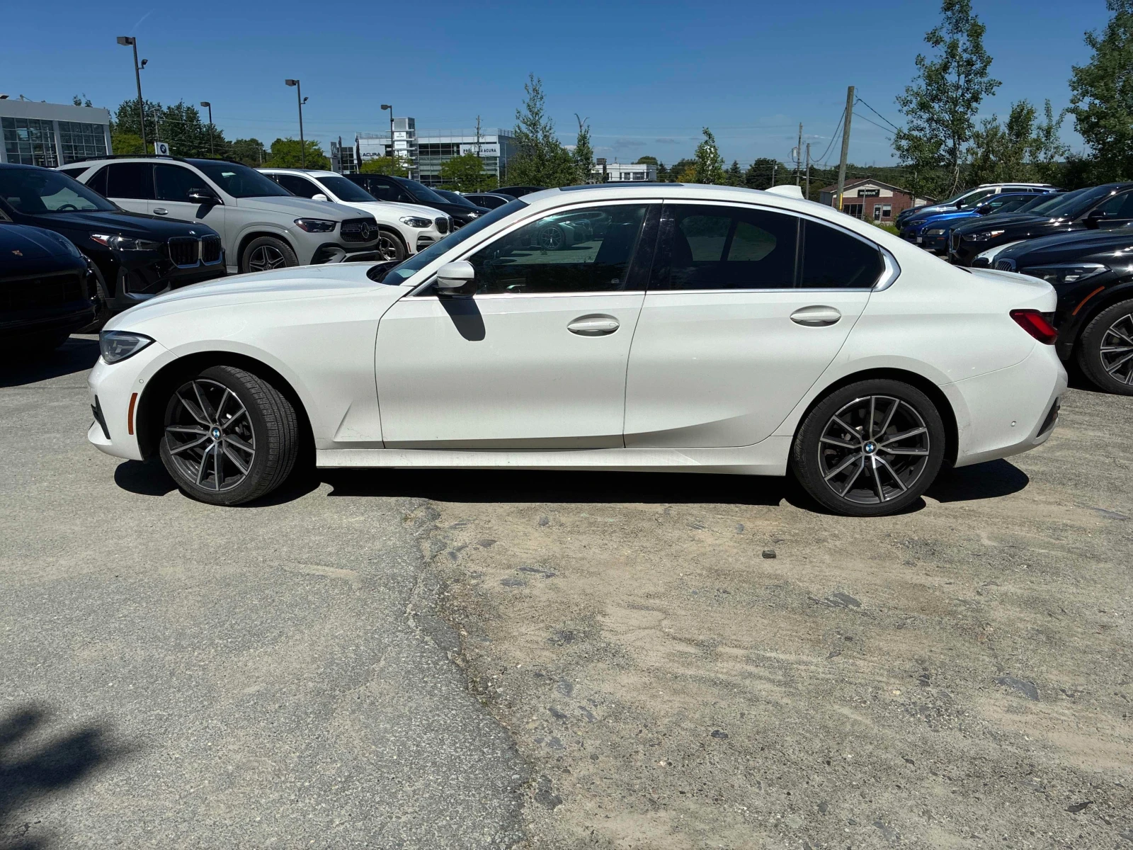 BMW 330 i xDrive | CARFAX | АВТОФИНАНСИРАНЕ, снимка 3 - Автомобили и джипове - 56159450