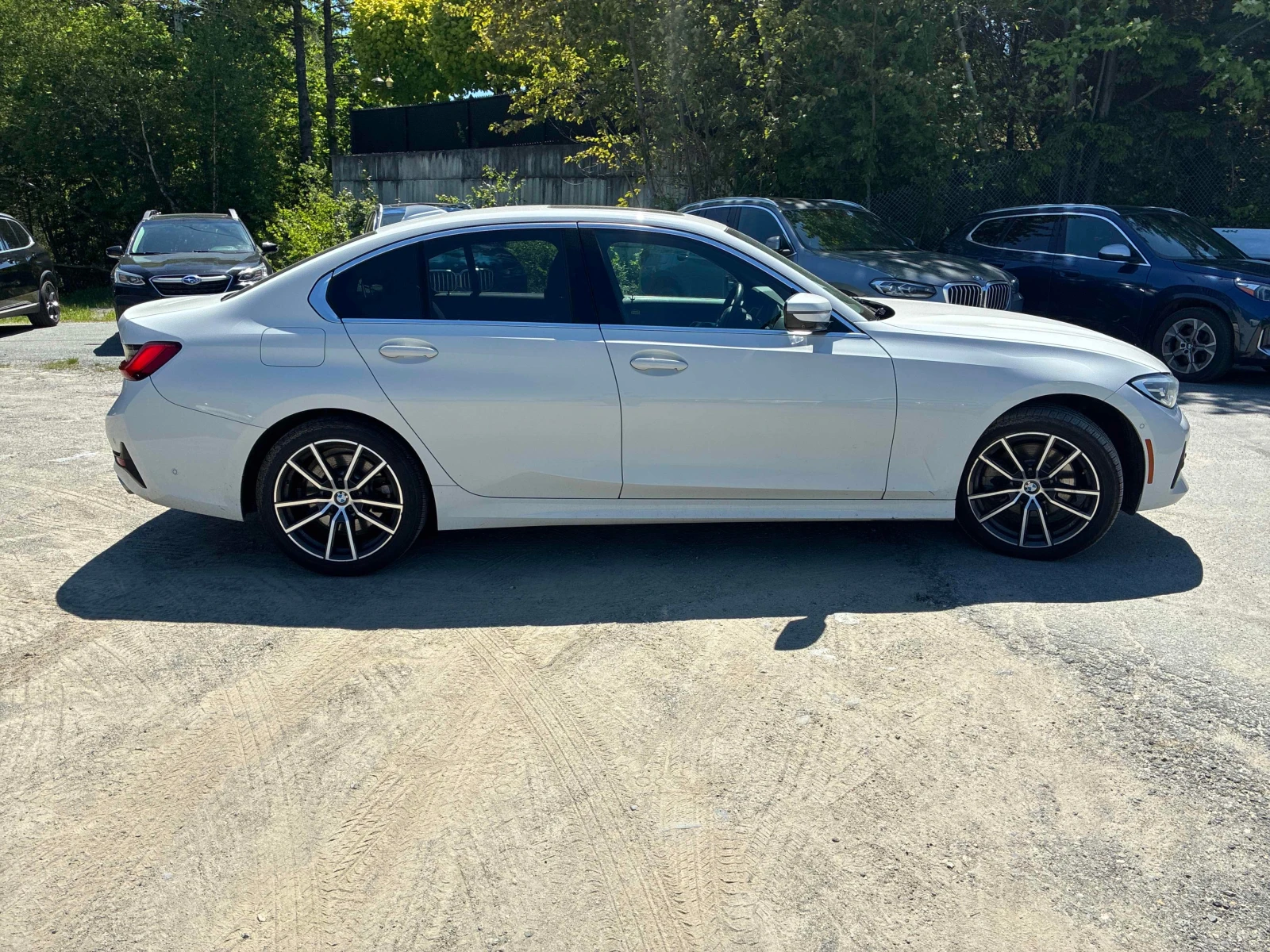 BMW 330 i xDrive | CARFAX | АВТОФИНАНСИРАНЕ, снимка 4 - Автомобили и джипове - 56159450