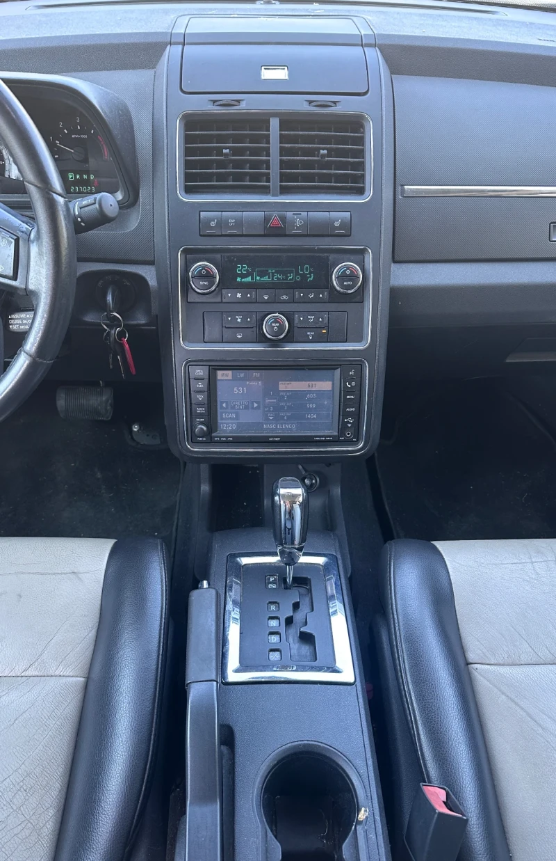 Dodge Journey 2.0TDI - 7 МЕСТА - НАВИГАЦИЯ, снимка 13 - Автомобили и джипове - 51351661