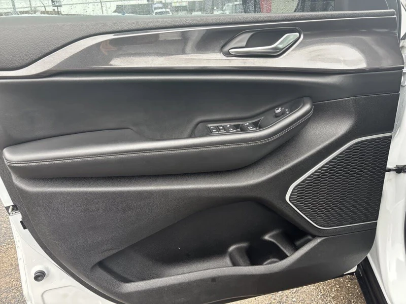 Jeep Grand cherokee L* Altitude* 4WD* АвтоКредит* (ЦЕНА ДО БГ), снимка 11 - Автомобили и джипове - 52630404