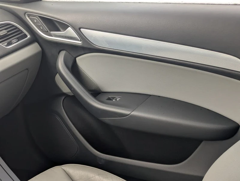 Audi Q3 * S-Line* * HeadUp* AвтоКредит* (ЦЕНА ДО БГ), снимка 17 - Автомобили и джипове - 53498046