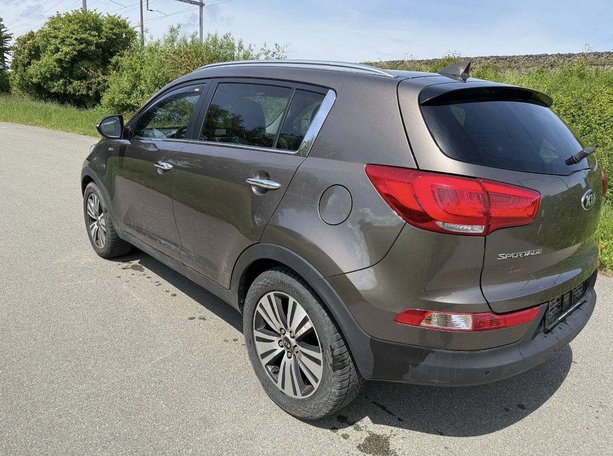 Kia Sportage 2.0 LUKS 4x4, снимка 3 - Автомобили и джипове - 54634781