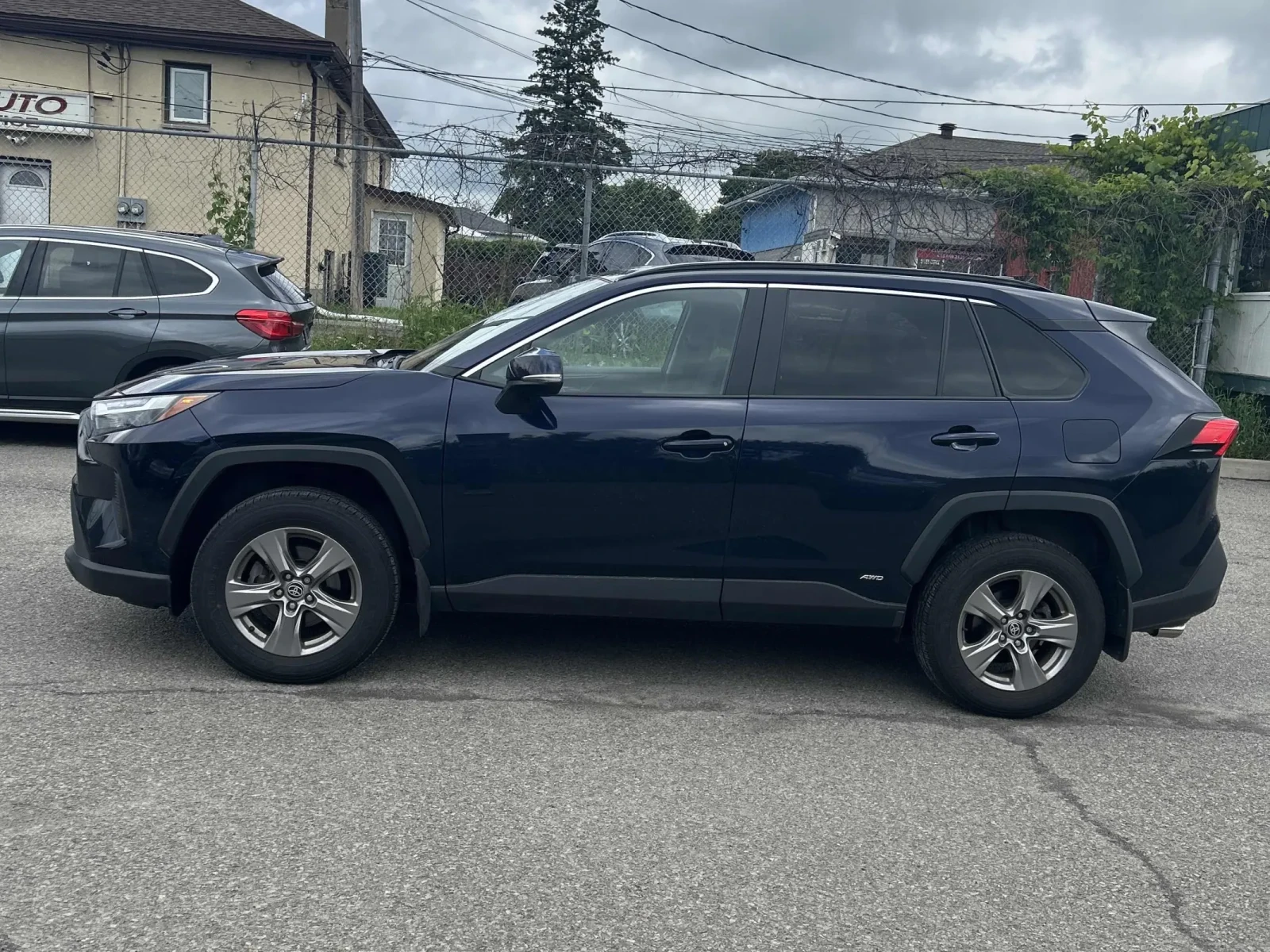 Toyota Rav4 Hybrid XLE * 2 КЛЮЧА * ПАНОРАМА * CARFAX, снимка 3 - Автомобили и джипове - 54974962