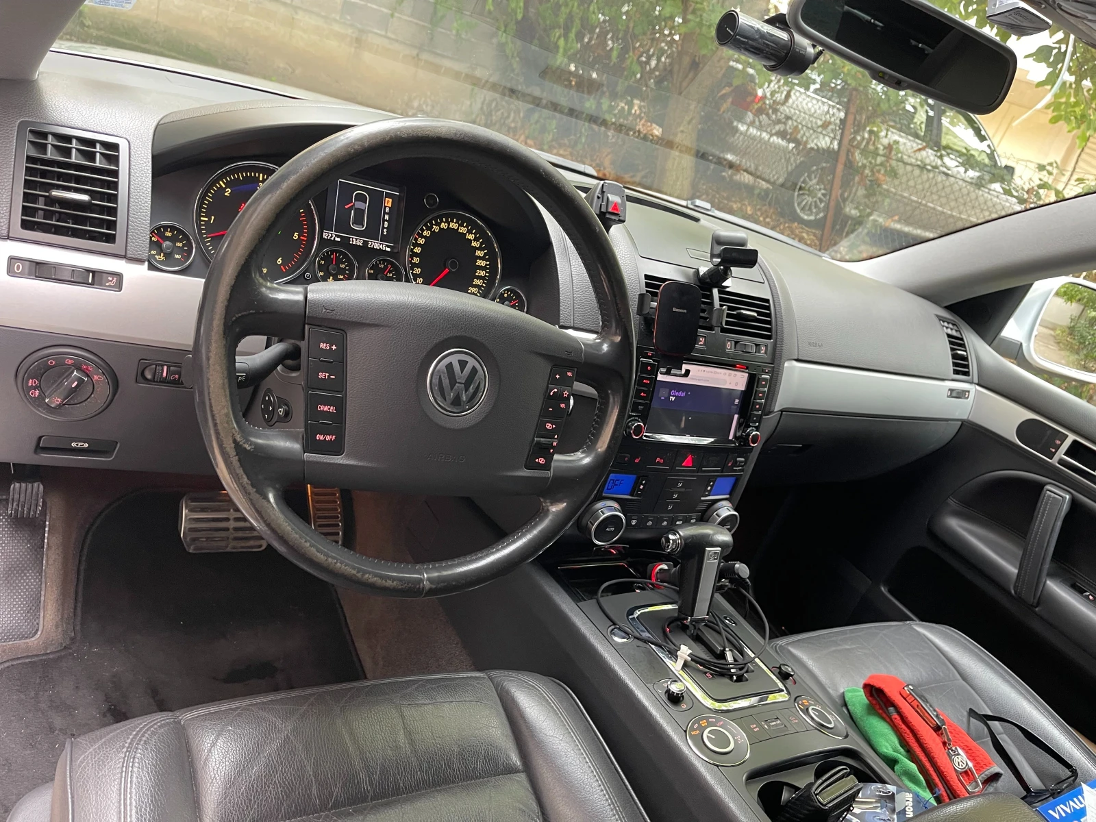 VW Touareg, снимка 13 - Автомобили и джипове - 56238573