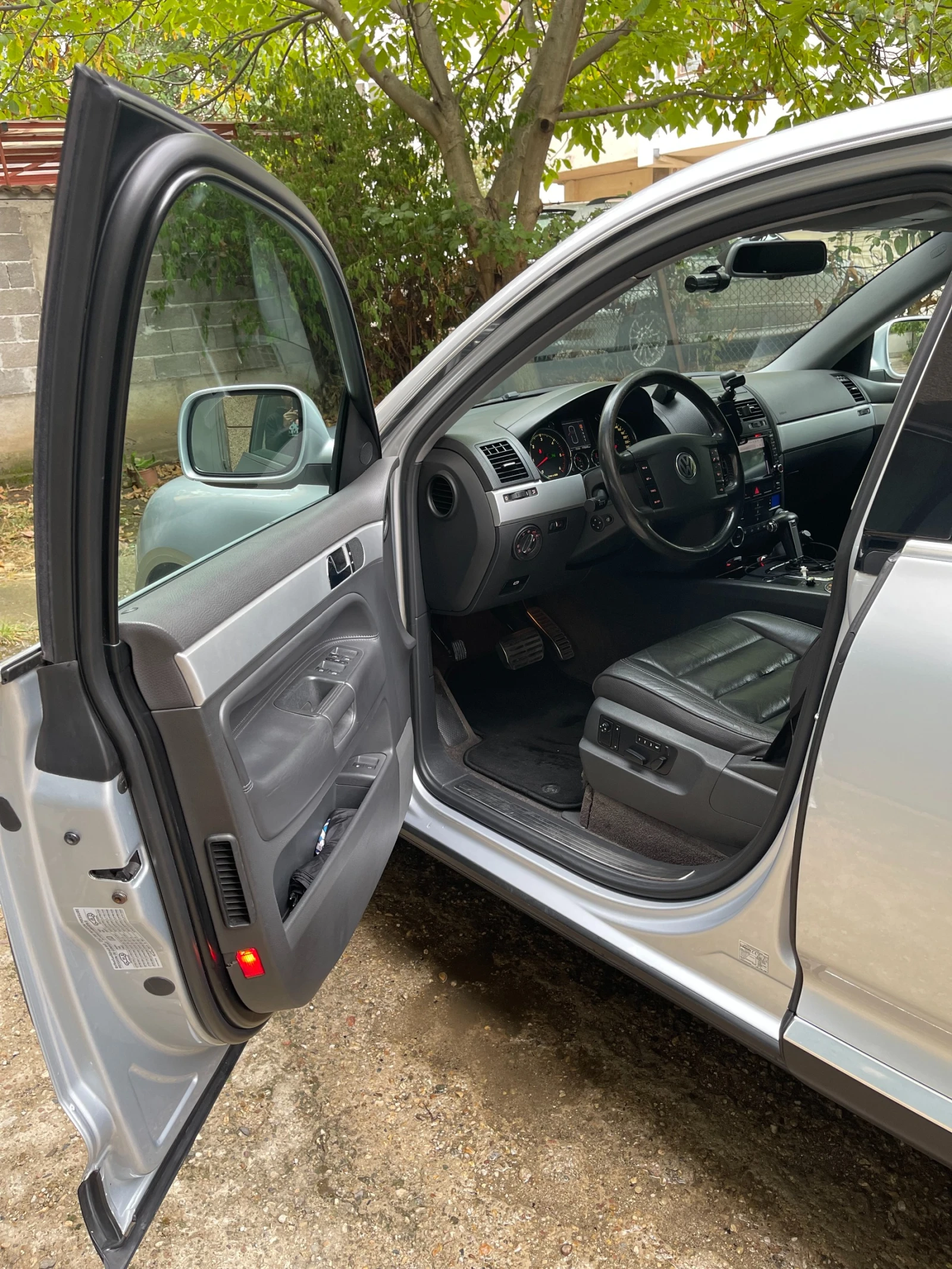 VW Touareg, снимка 14 - Автомобили и джипове - 56238573