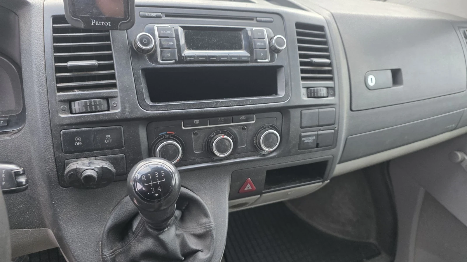 VW Transporter 2.0 TDI Климатик - изображение 10