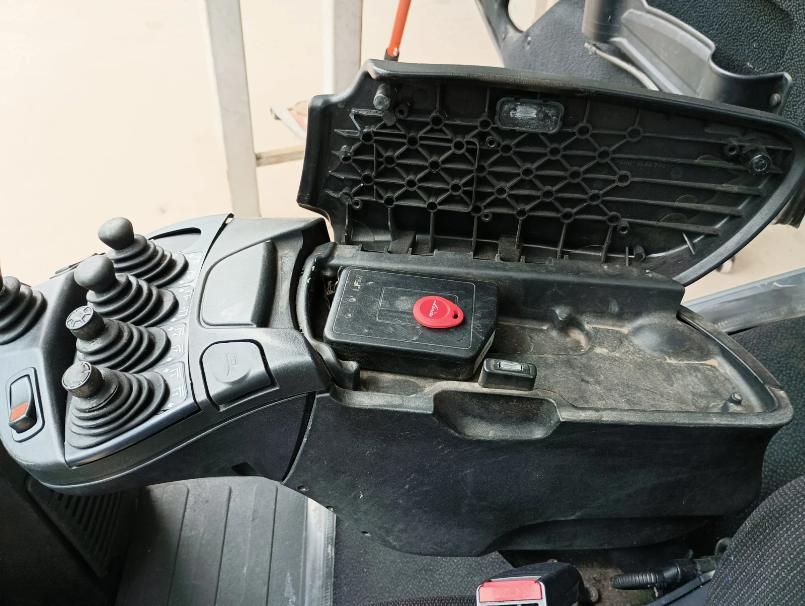  Linde  25    | Mobile.bg   11