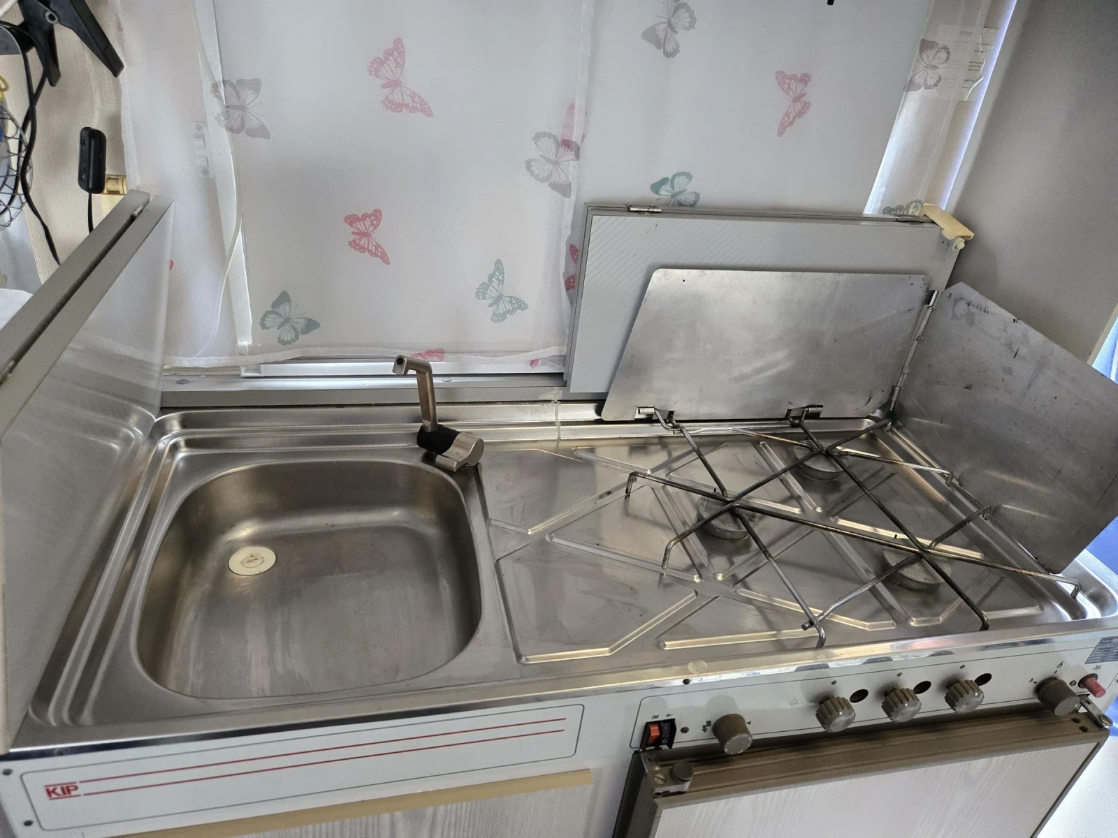 Каравана KIP 420 T, снимка 12 - Каравани и кемпери - 53948931