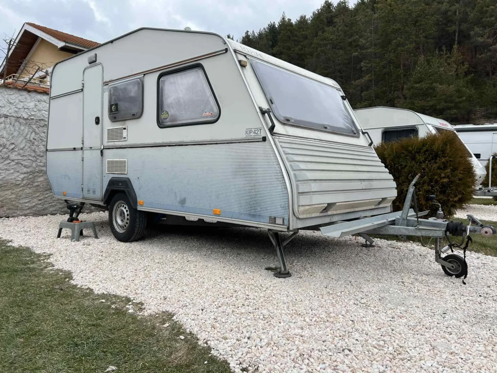 Каравана KIP 420 T, снимка 2 - Каравани и кемпери - 53948931