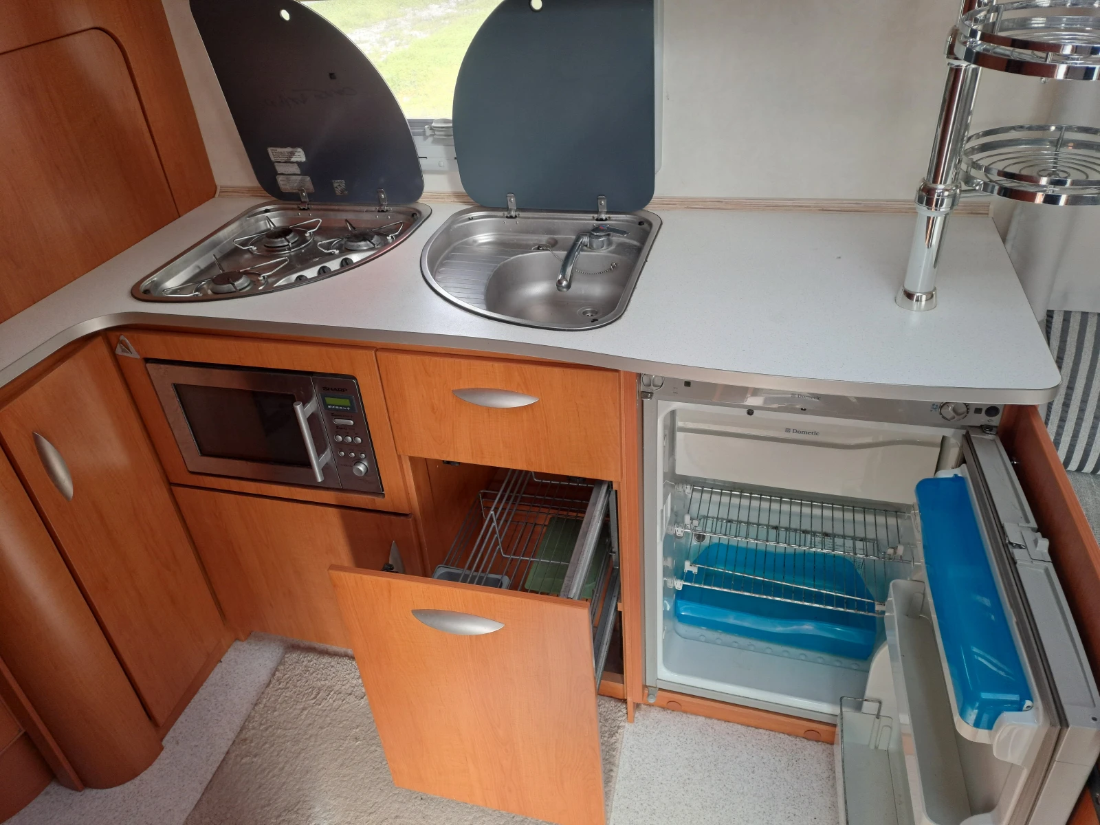 Каравана Knaus Eurostar, снимка 8 - Каравани и кемпери - 53959314