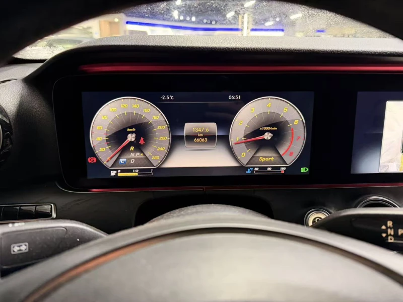 Mercedes-Benz E 300 * CARFAX * БЕЗ ПЪРВОНАЧАЛНА ВНОСКА, снимка 10 - Автомобили и джипове - 52706399