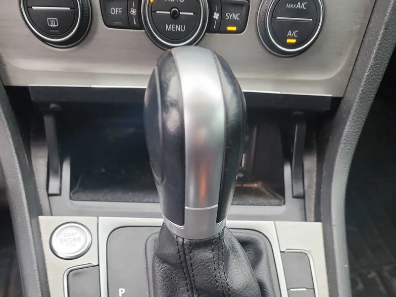 VW Golf * 5dr HB Auto 1.8 TSI * CARFAX * ЦЕНА ДО БГ, снимка 9 - Автомобили и джипове - 53044166