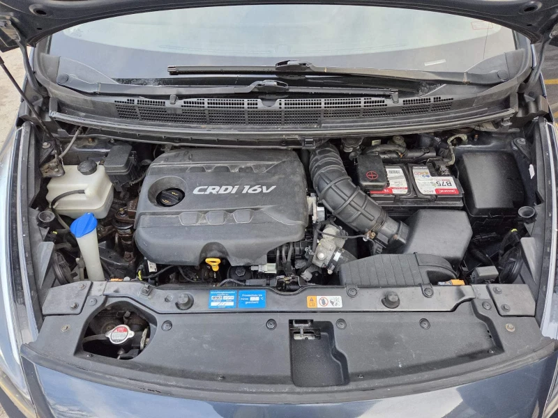 Kia Carens, снимка 8 - Автомобили и джипове - 53263079