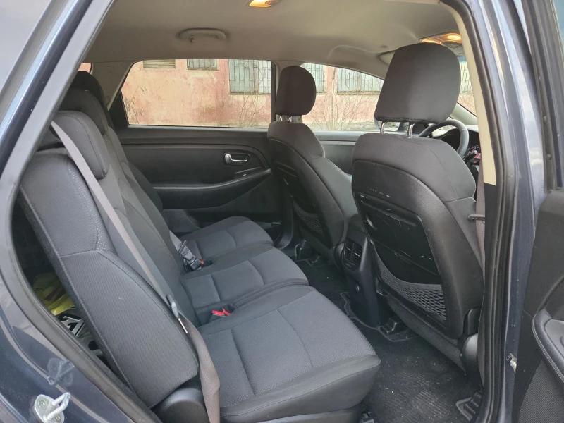 Kia Carens, снимка 13 - Автомобили и джипове - 53263079