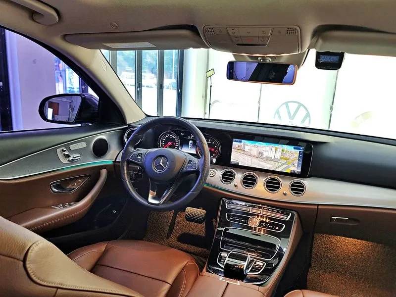Mercedes-Benz E 200 Avantgarde, снимка 7 - Автомобили и джипове - 55110313
