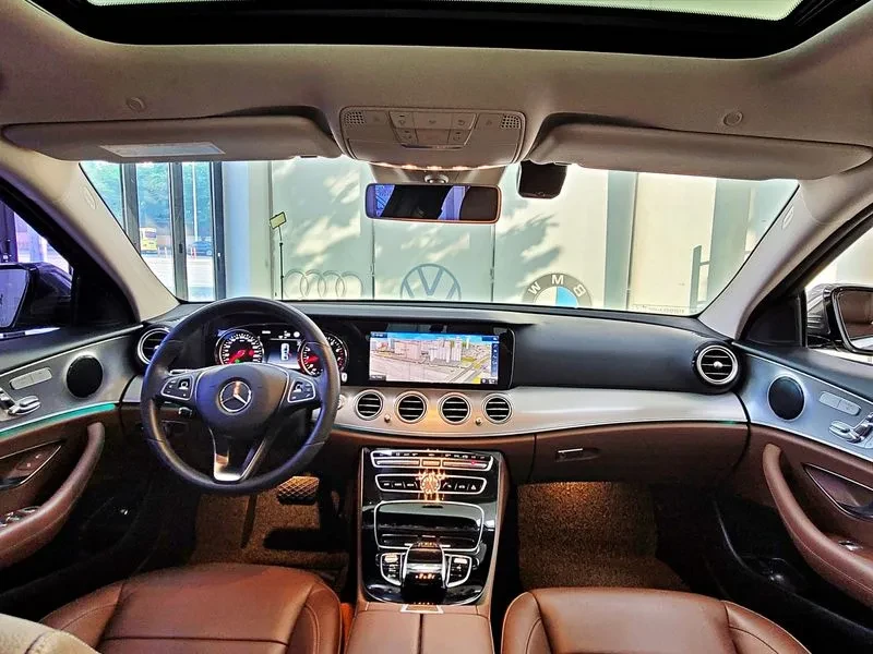 Mercedes-Benz E 200 Avantgarde, снимка 12 - Автомобили и джипове - 55110313