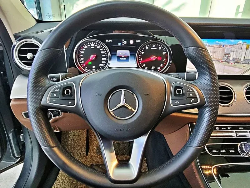 Mercedes-Benz E 200 Avantgarde, снимка 8 - Автомобили и джипове - 55110313