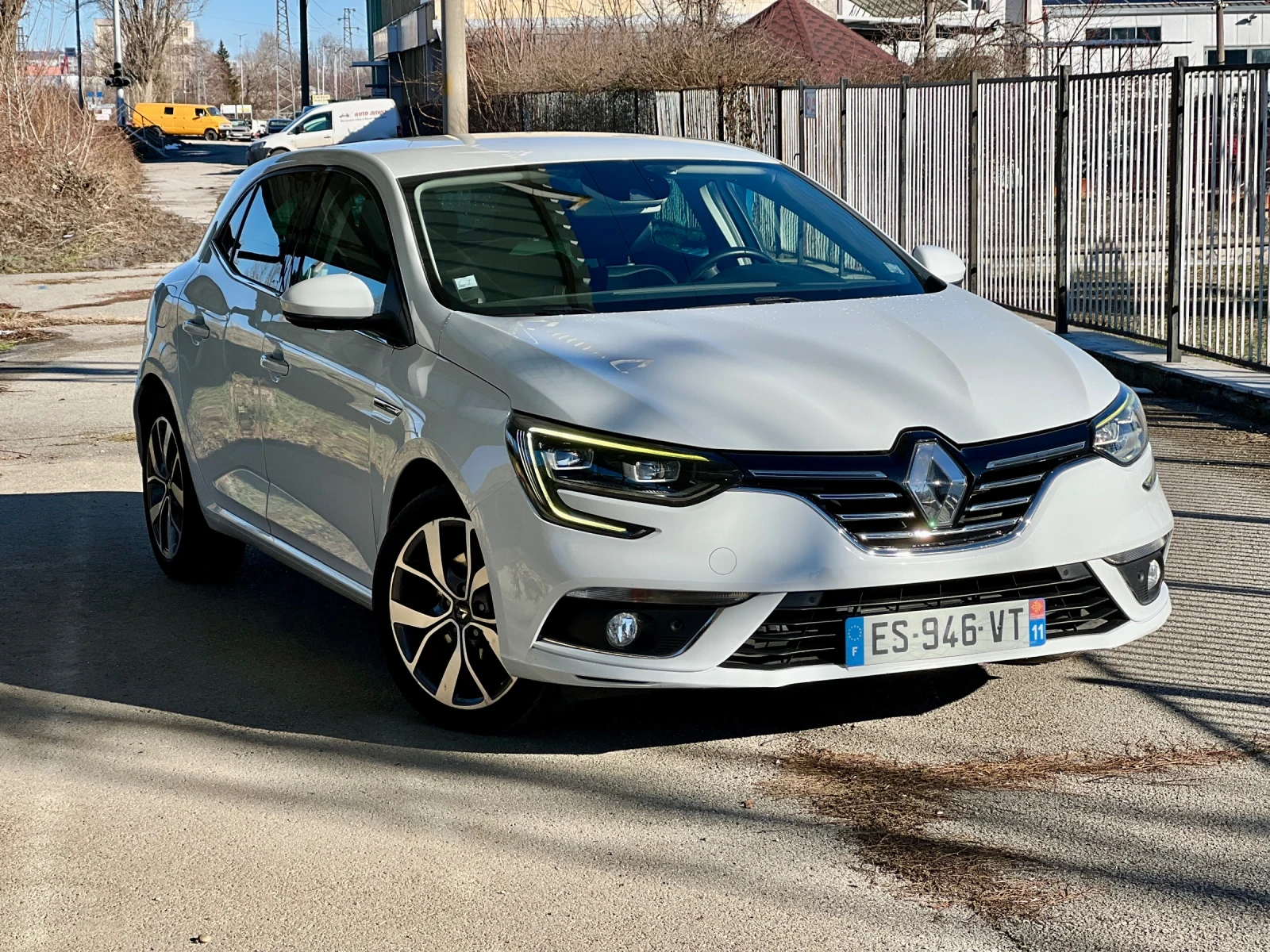 Renault Megane LED Pure 1.6 130 - изображение 2