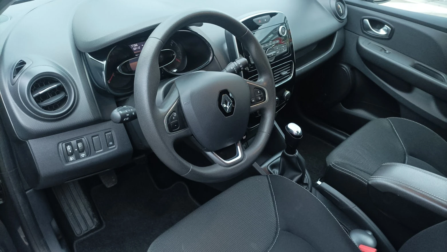 Renault Clio  1.5 DCI, снимка 2 - Автомобили и джипове - 54116775