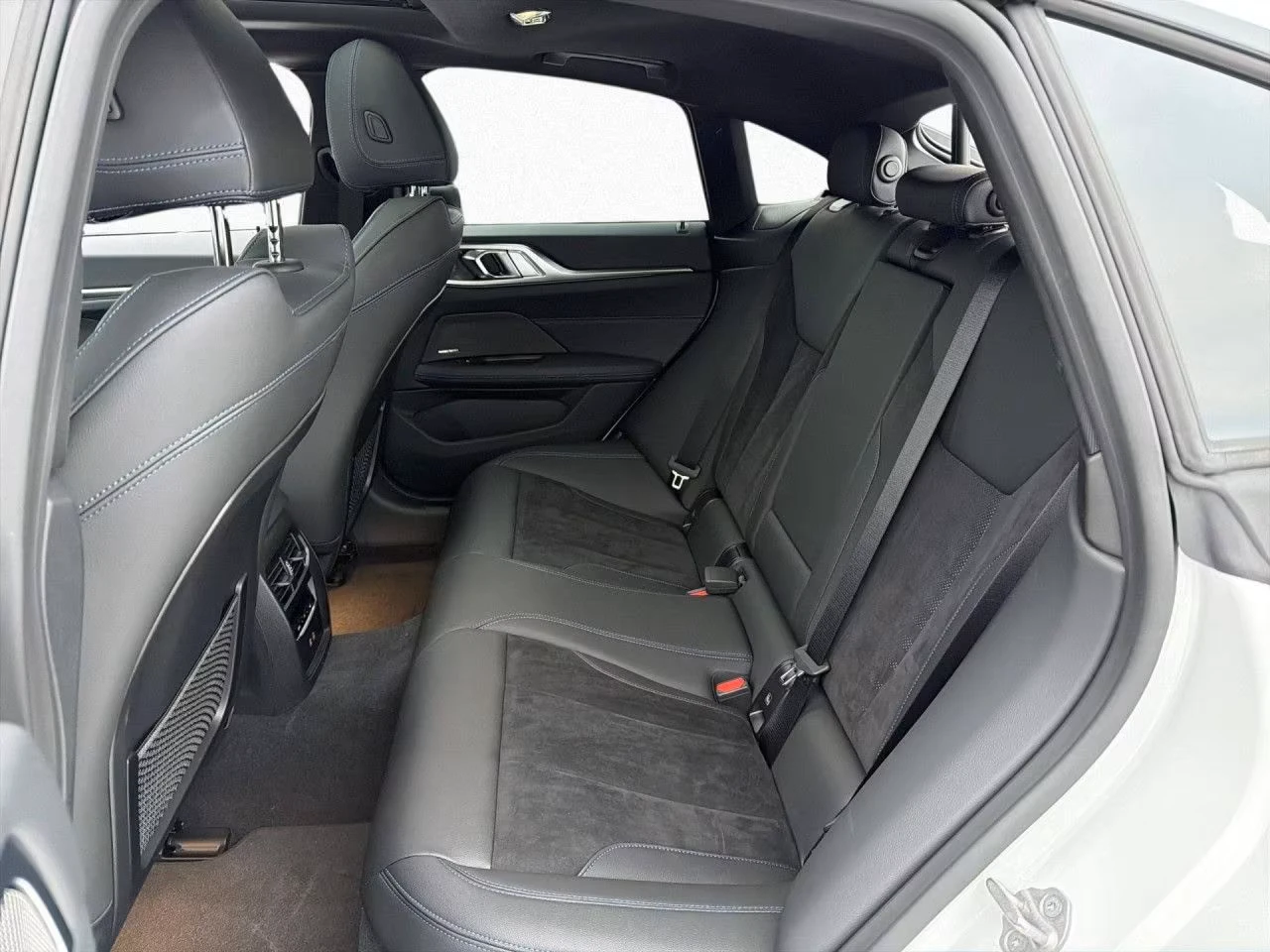 BMW i4 35* M-SPORT* HEAD-UP* H&K* DISTR* , снимка 8 - Автомобили и джипове - 54118787