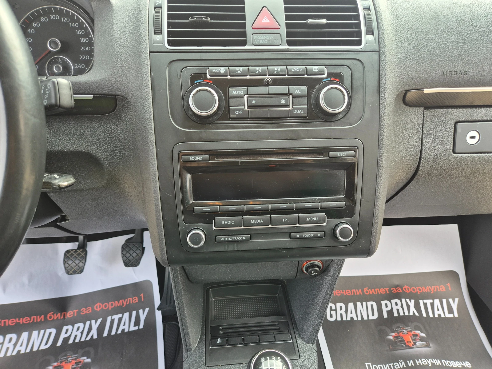 VW Touran 2.0, TDI, 140k.s 7MESTA, снимка 15 - Автомобили и джипове - 54145464