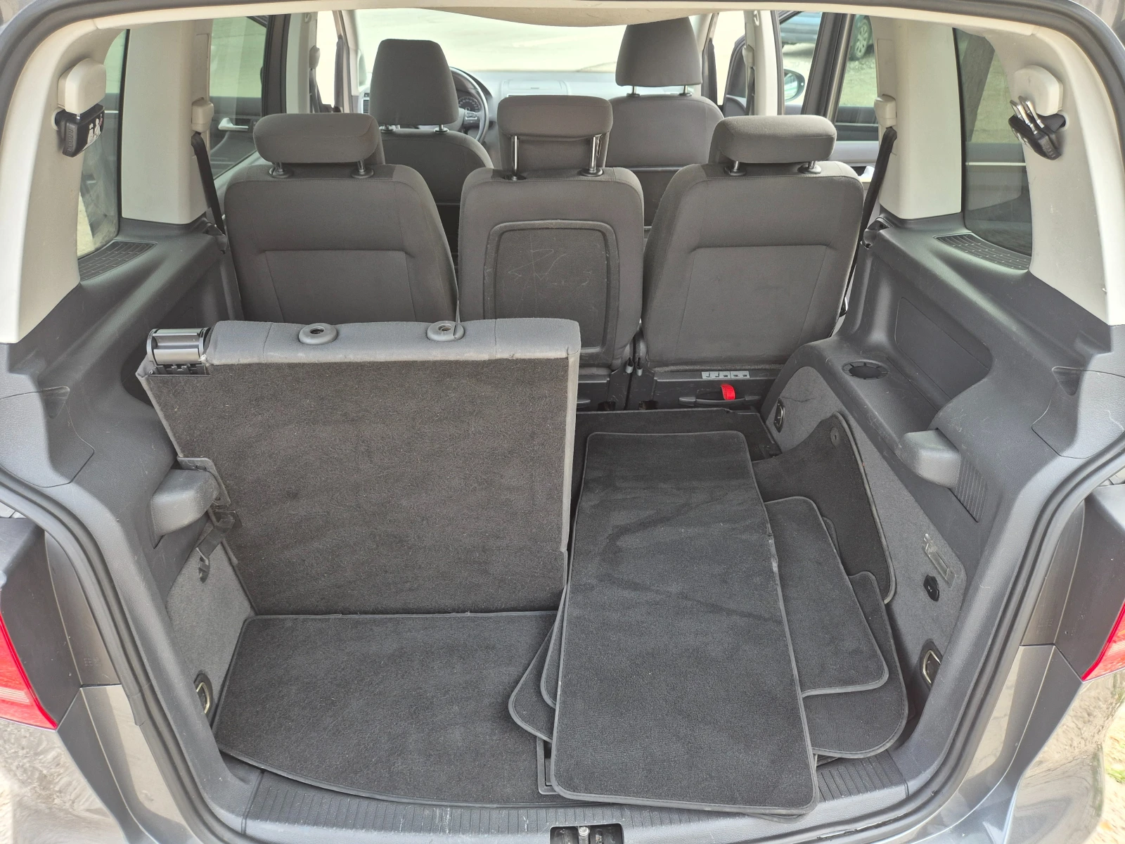 VW Touran 2.0, TDI, 140k.s 7MESTA, снимка 13 - Автомобили и джипове - 54145464