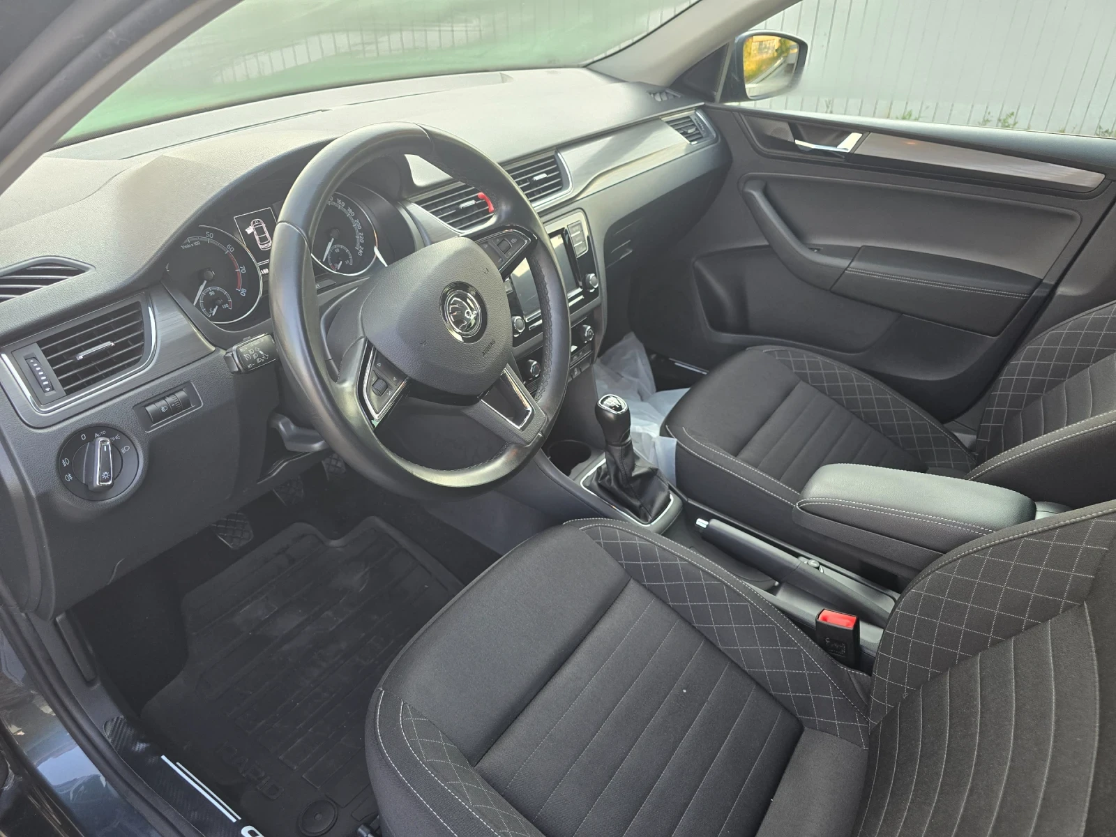 Skoda Rapid Edition, снимка 5 - Автомобили и джипове - 54169452