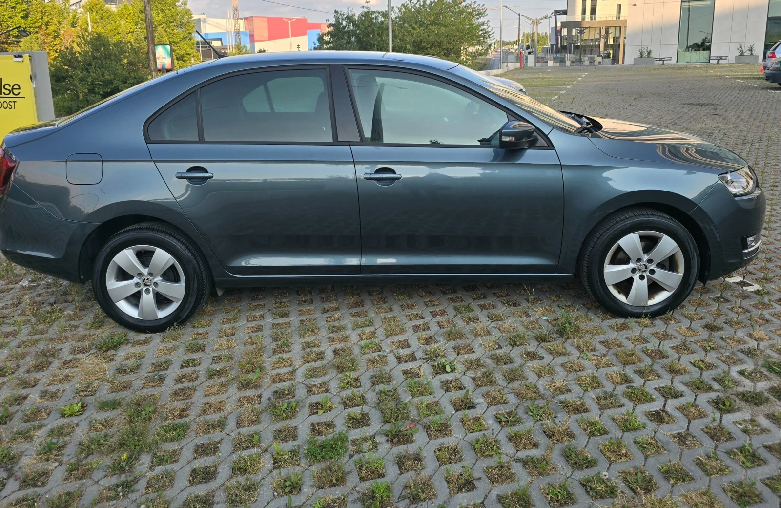 Skoda Rapid Edition, снимка 6 - Автомобили и джипове - 54169452