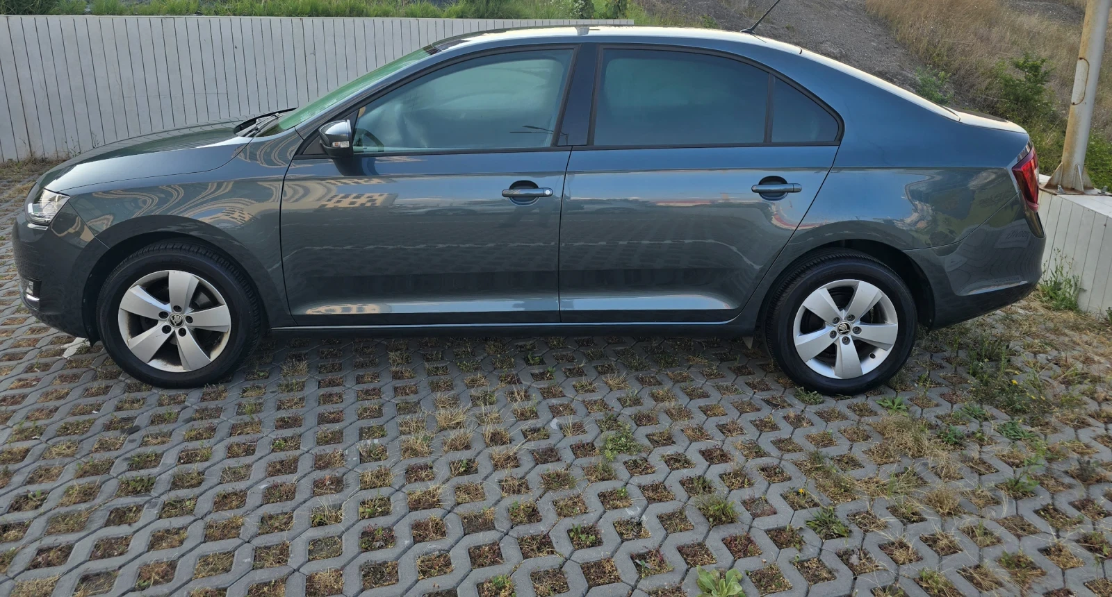 Skoda Rapid Edition, снимка 4 - Автомобили и джипове - 54169452