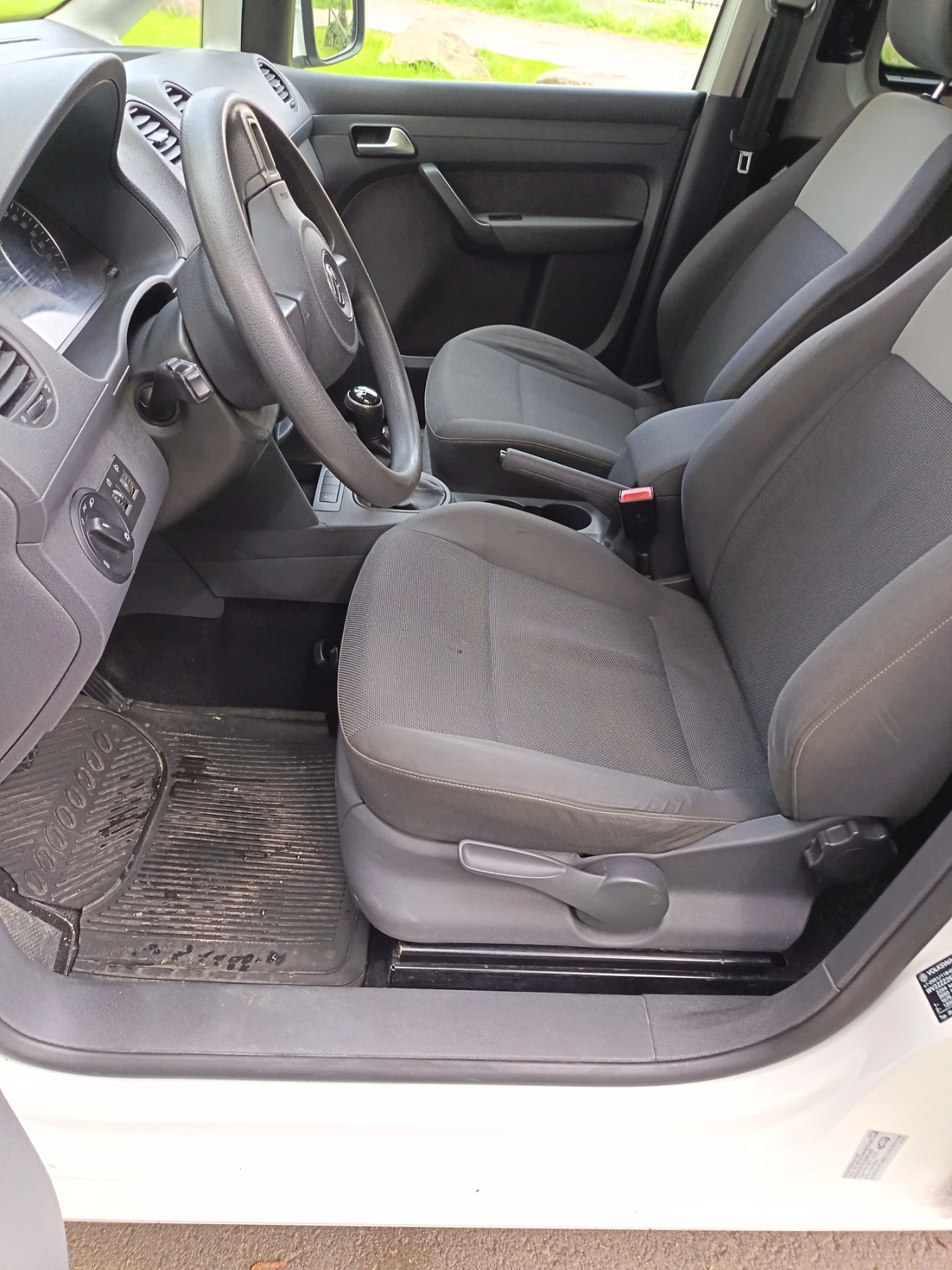 VW Caddy 1, 6 75kw, снимка 6 - Автомобили и джипове - 54386639