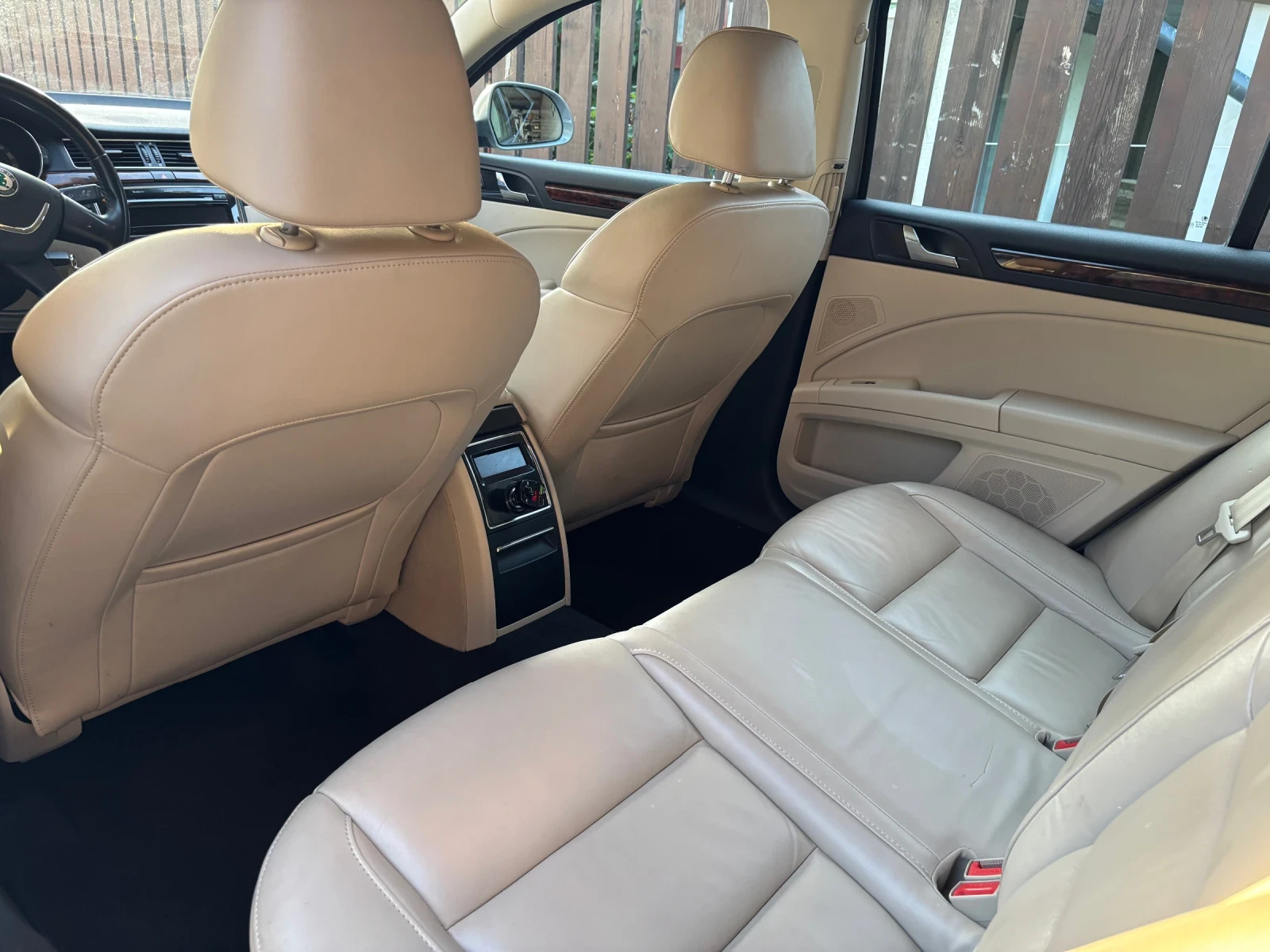 Skoda Superb 2.0TDI, снимка 7 - Автомобили и джипове - 54610341