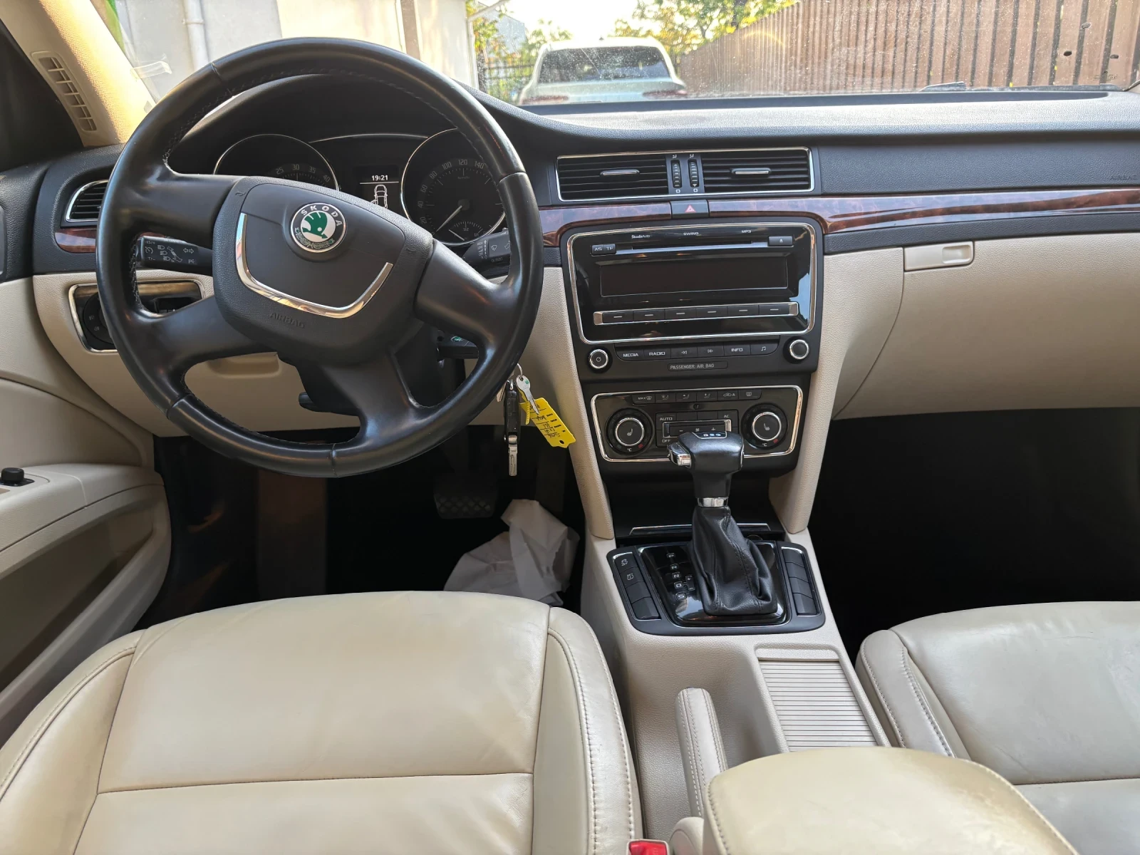 Skoda Superb 2.0TDI, снимка 6 - Автомобили и джипове - 54610341