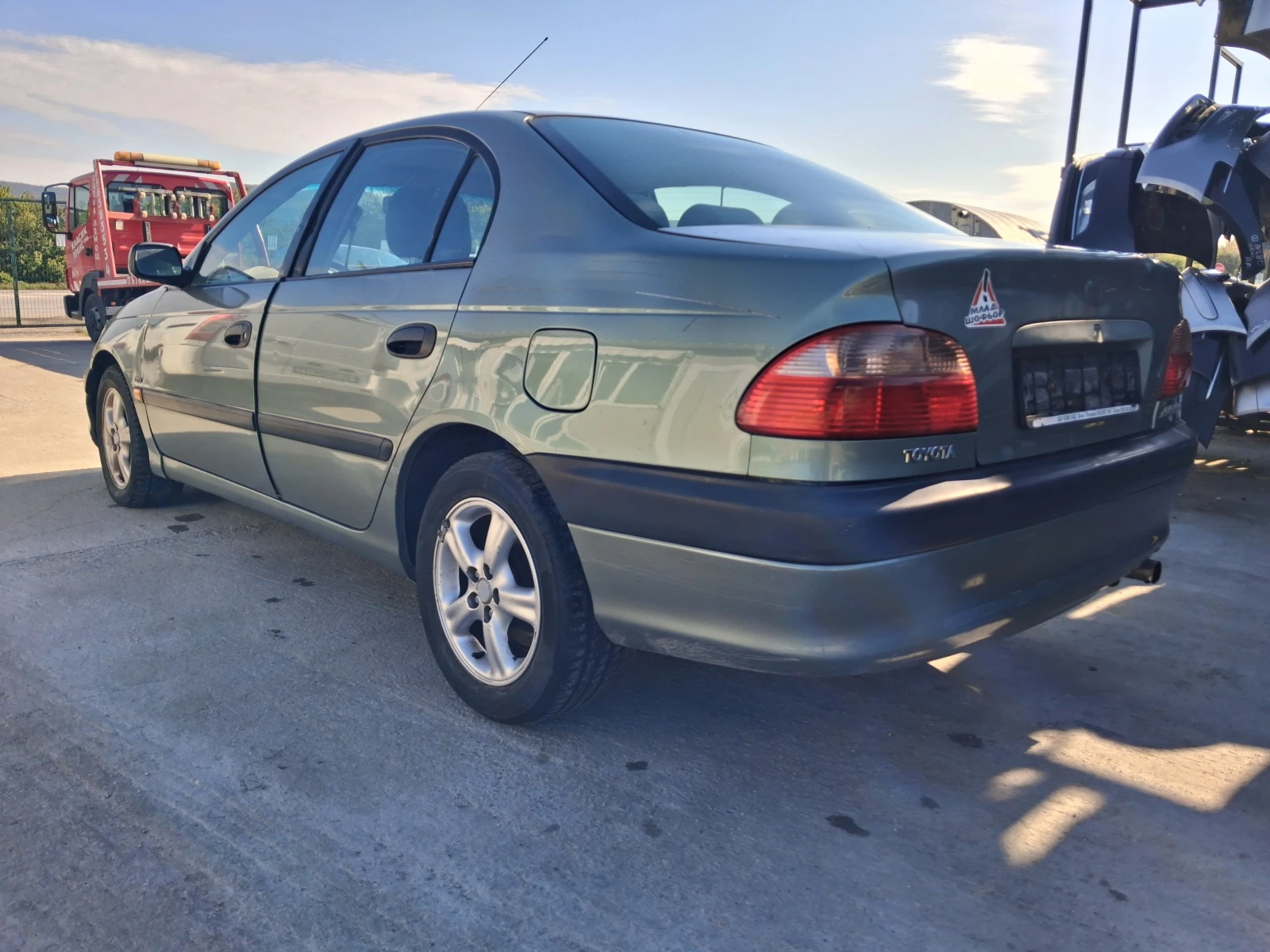 Toyota Avensis 1.6i VVTI, снимка 4 - Автомобили и джипове - 54643545