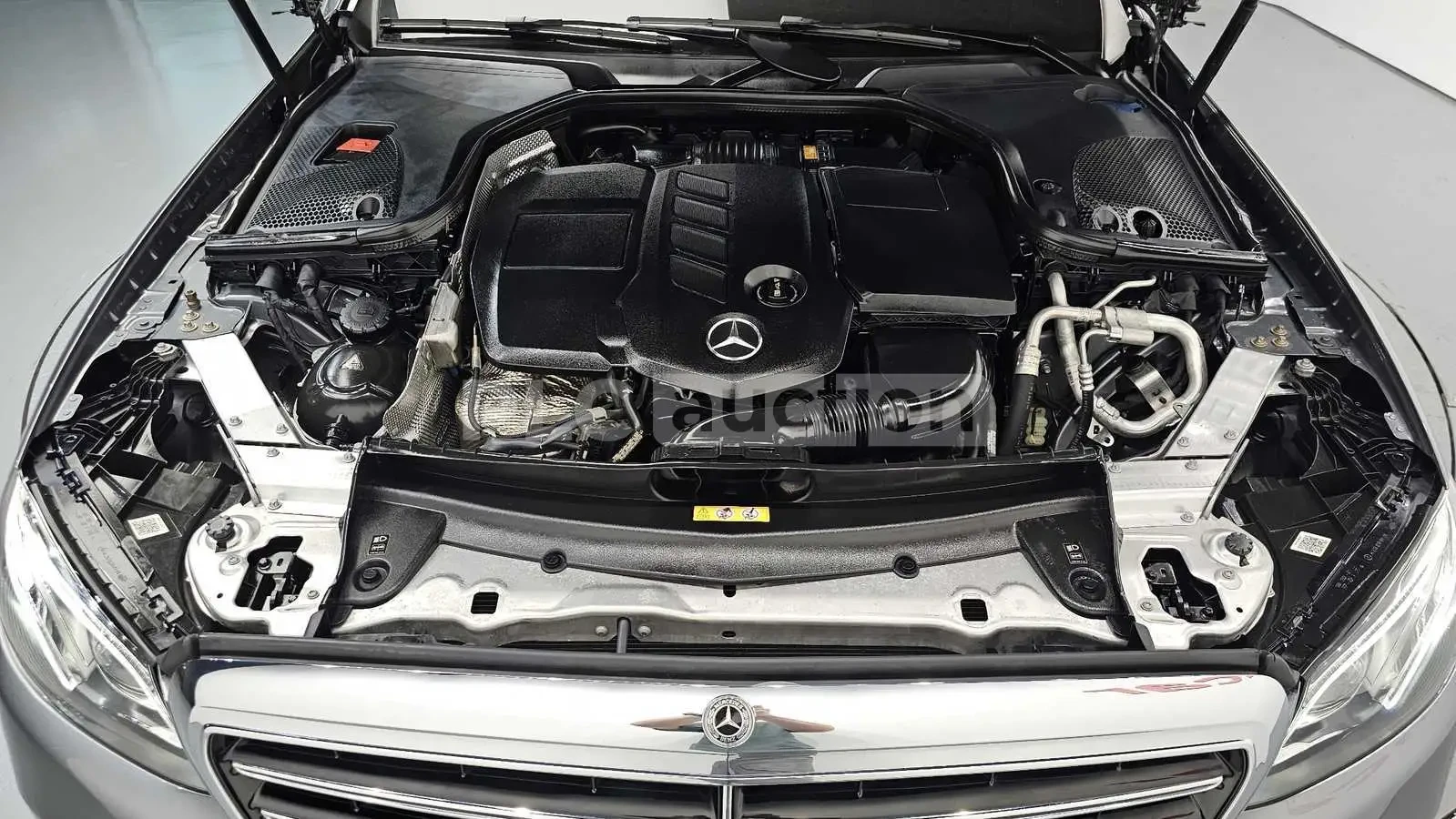 Mercedes-Benz E 220 ПОДГРЕВИ * ПАНО * KEYLESS * АВТОКРЕДИТ , снимка 6 - Автомобили и джипове - 54999272