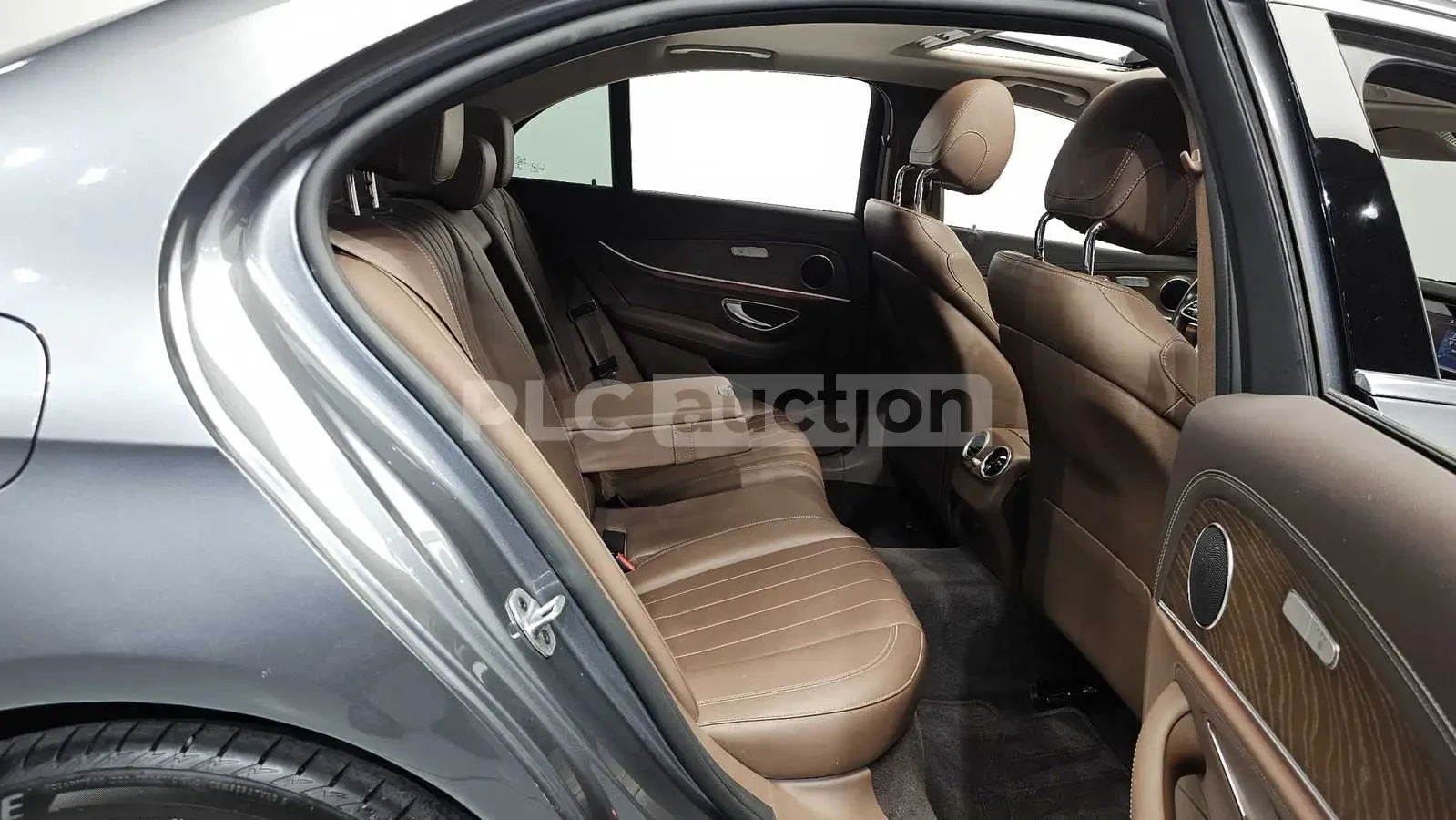 Mercedes-Benz E 220 ПОДГРЕВИ * ПАНО * KEYLESS * АВТОКРЕДИТ , снимка 11 - Автомобили и джипове - 54999272