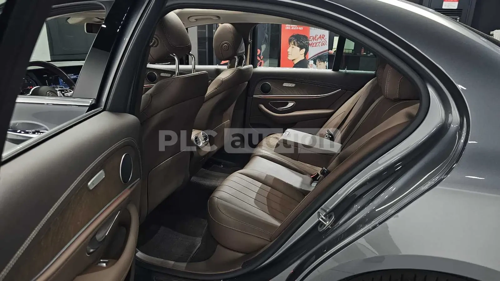 Mercedes-Benz E 220 ПОДГРЕВИ * ПАНО * KEYLESS * АВТОКРЕДИТ , снимка 12 - Автомобили и джипове - 54999272