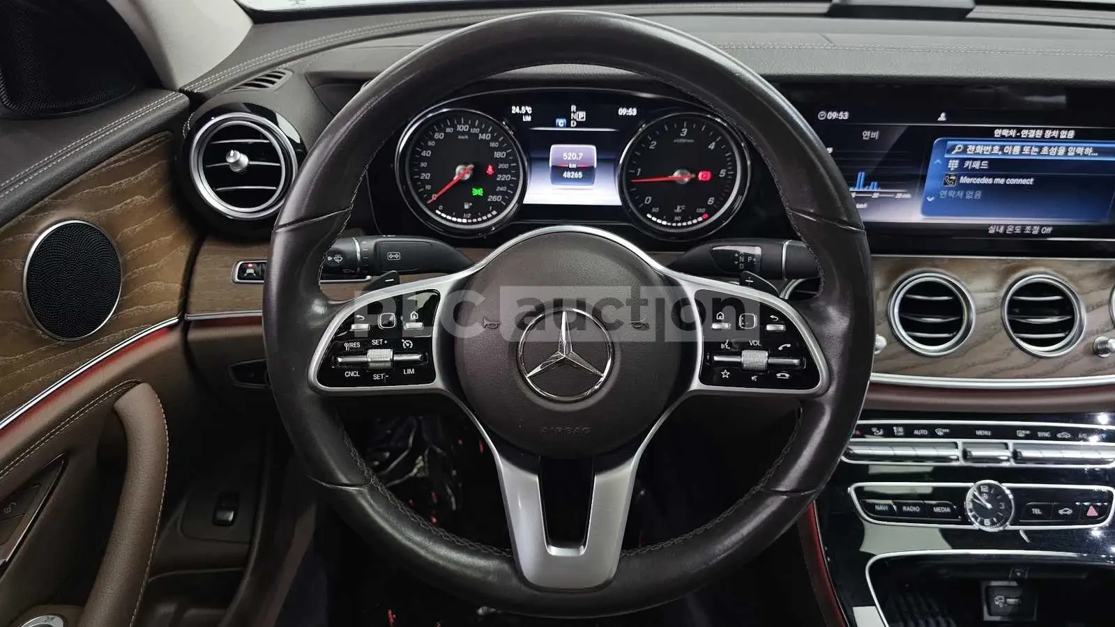Mercedes-Benz E 220 ПОДГРЕВИ * ПАНО * KEYLESS * АВТОКРЕДИТ , снимка 13 - Автомобили и джипове - 54999272