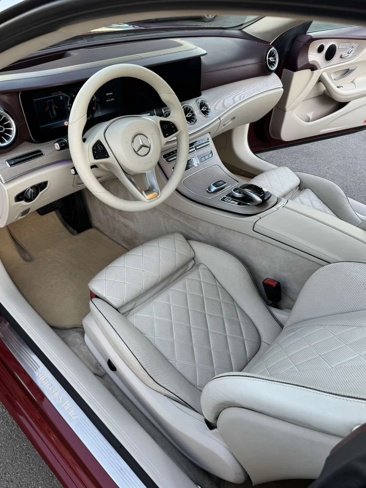 Mercedes-Benz E 220, снимка 11 - Автомобили и джипове - 55121659