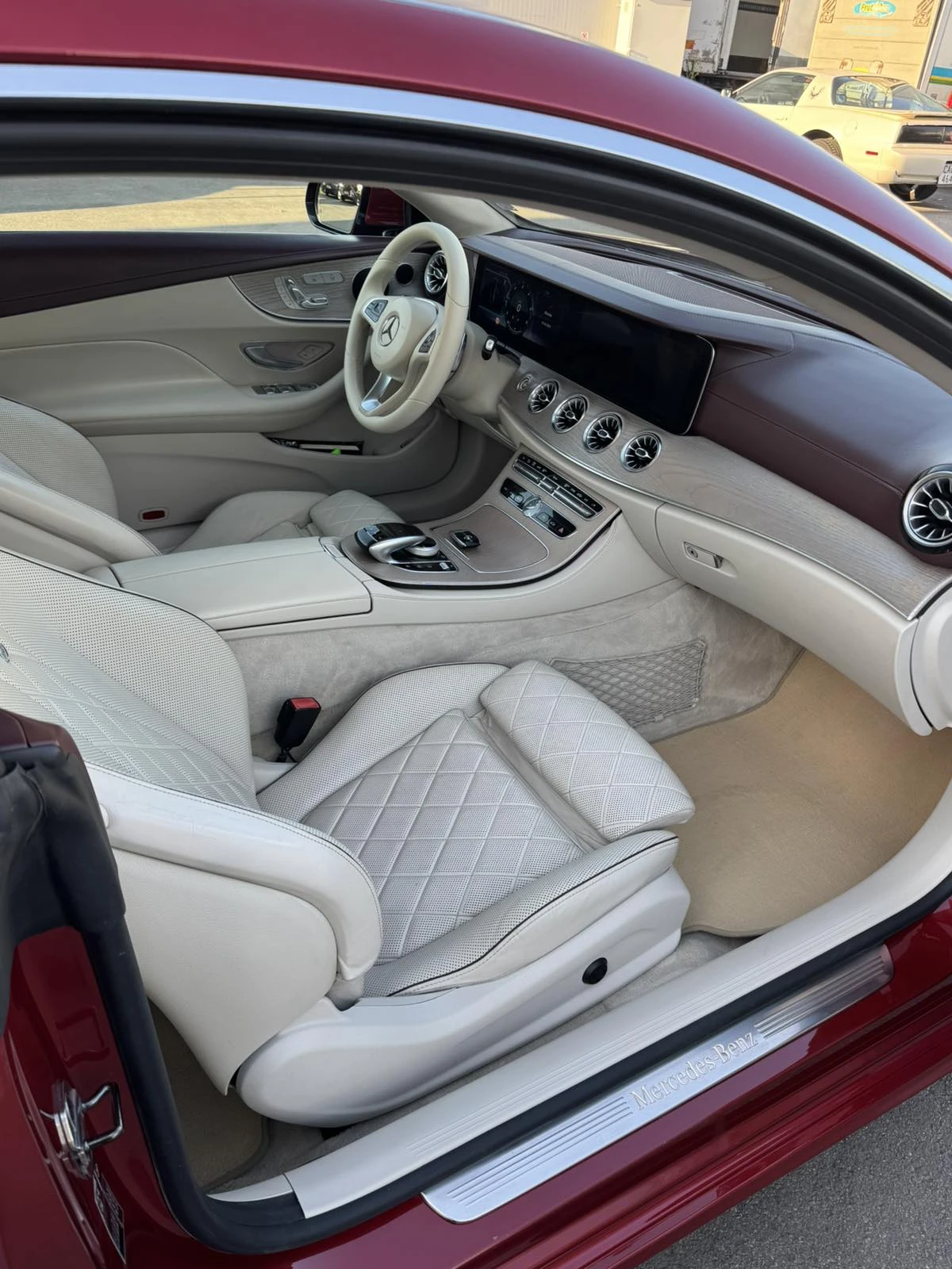 Mercedes-Benz E 220, снимка 12 - Автомобили и джипове - 55121659