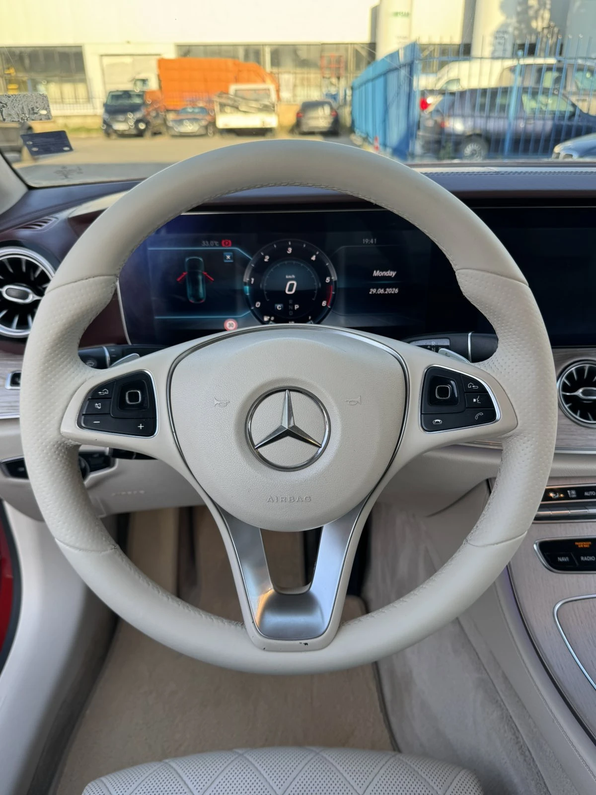 Mercedes-Benz E 220, снимка 9 - Автомобили и джипове - 55121659