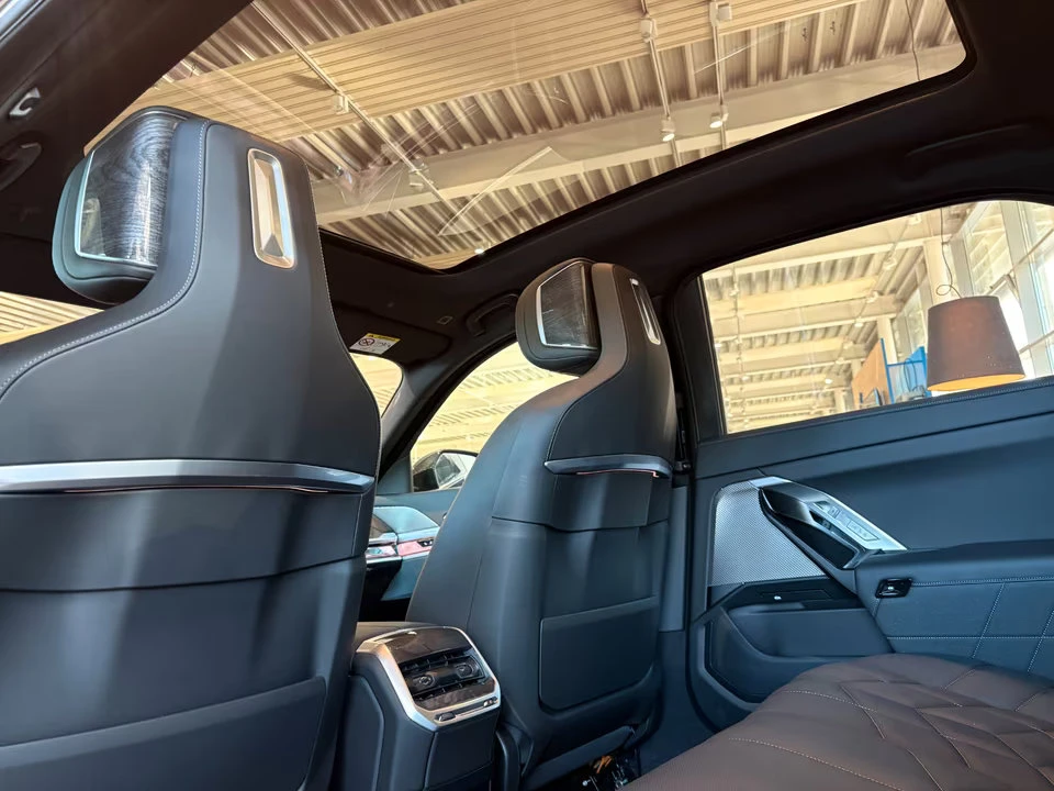 BMW 750 xDRIVE/299HP/360/B&W/HUD/PANO/ACC/588z, снимка 11 - Автомобили и джипове - 55258295