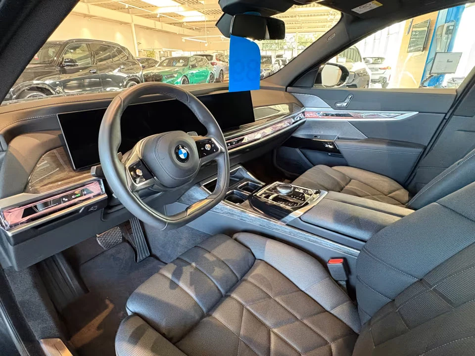 BMW 750 xDRIVE/299HP/360/B&W/HUD/PANO/ACC/588z, снимка 7 - Автомобили и джипове - 55258295