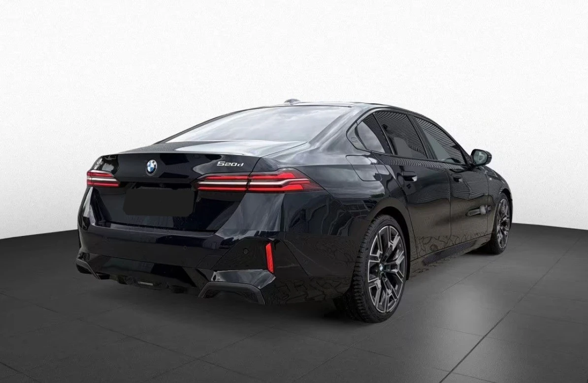 BMW 520 d* xDrive* M Sport* LED* HUD* H/K, снимка 2 - Автомобили и джипове - 55298877