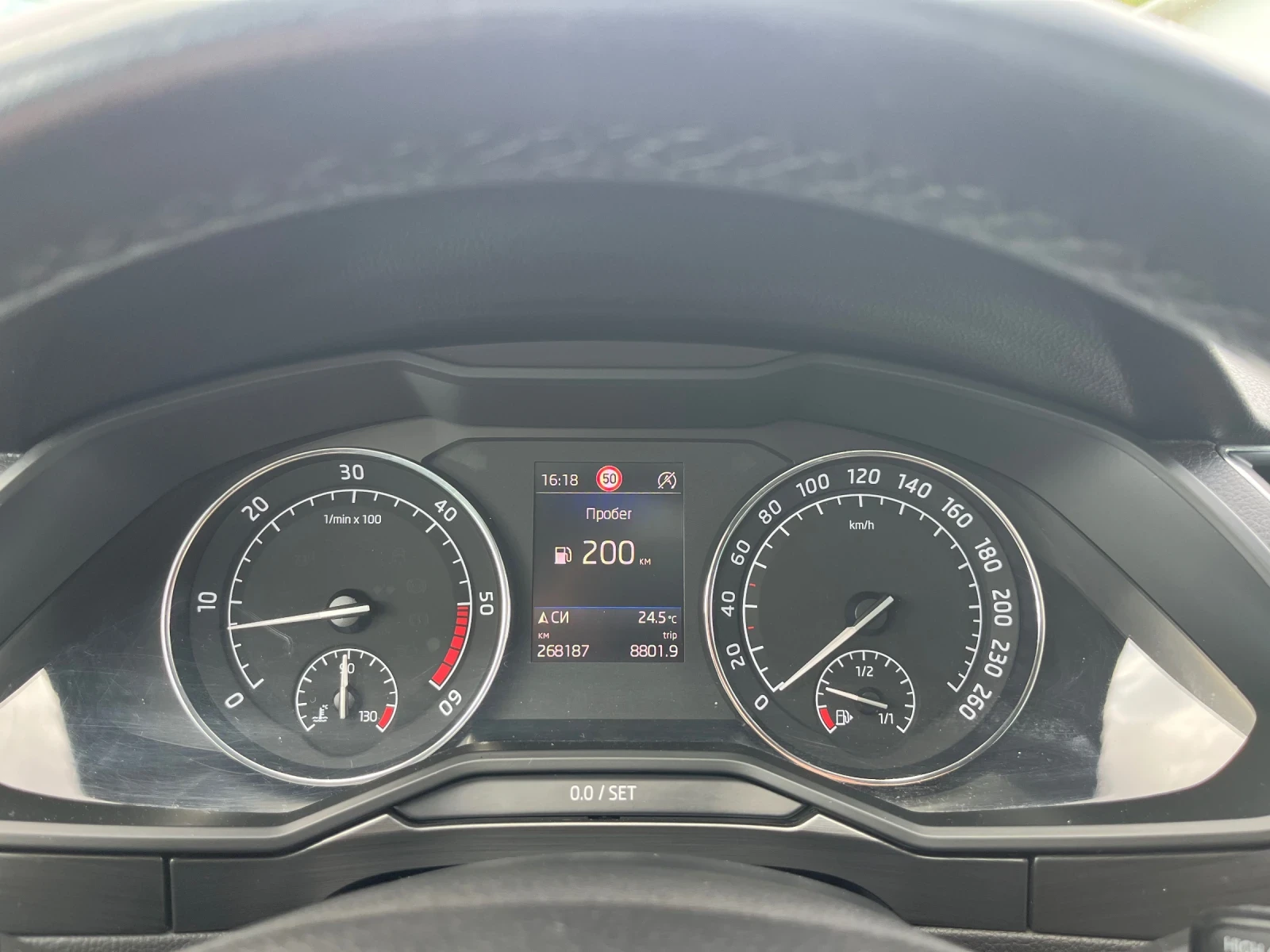 Skoda Superb 2.0TDI Style, снимка 8 - Автомобили и джипове - 55416555