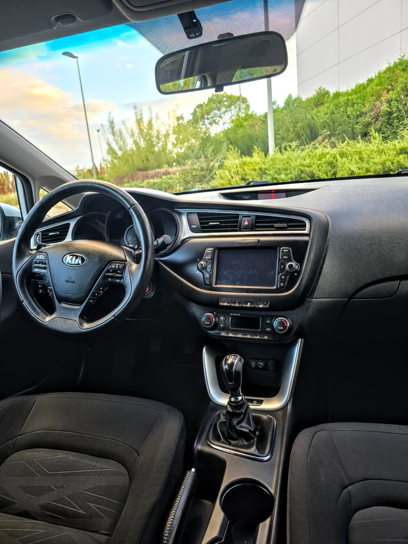 Kia Ceed 1.4., КАМЕРА,  КЛИМАТР., ЛЕД, снимка 12 - Автомобили и джипове - 56185439