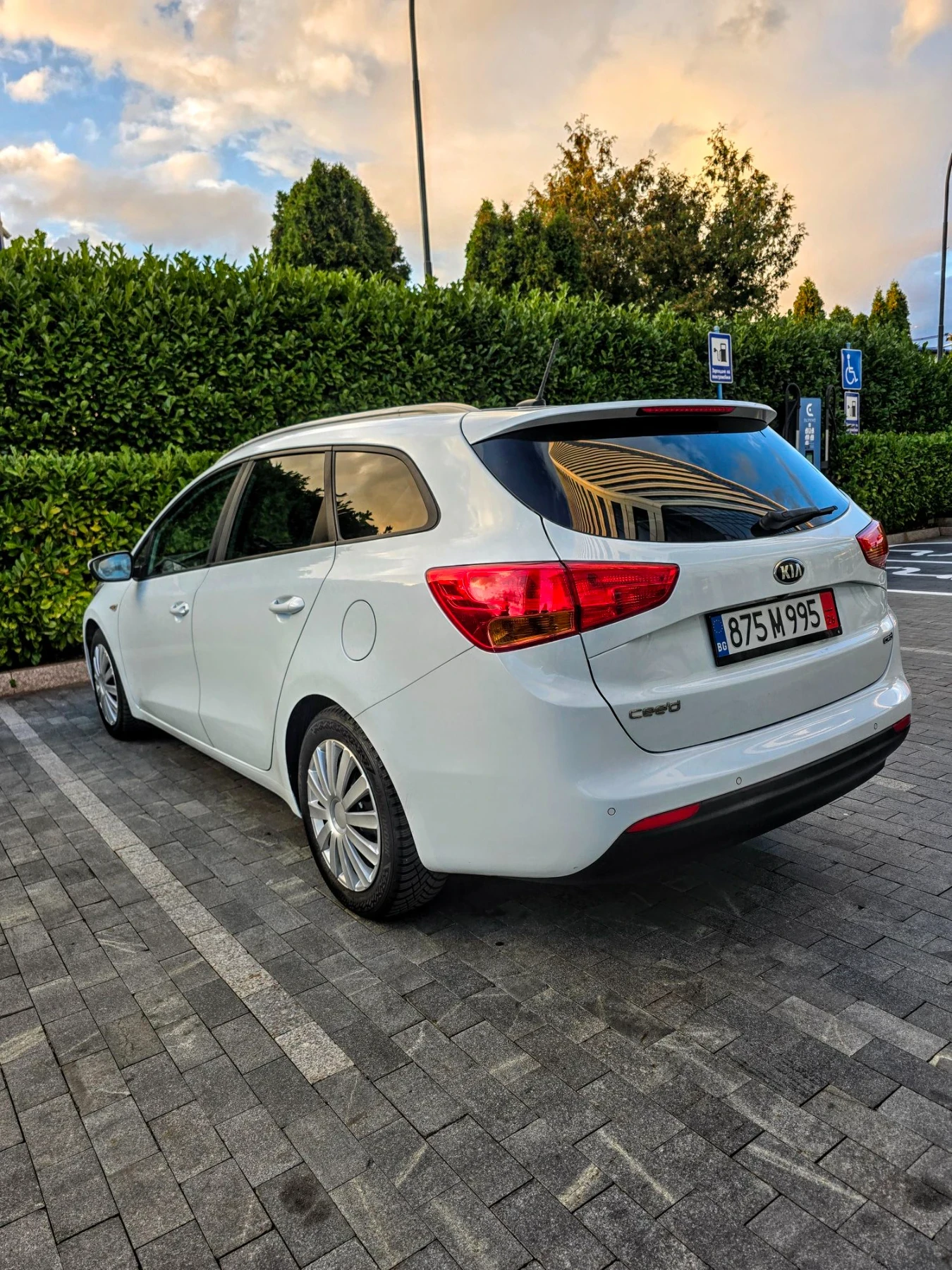 Kia Ceed 1.4., КАМЕРА,  КЛИМАТР., ЛЕД, снимка 4 - Автомобили и джипове - 56185439
