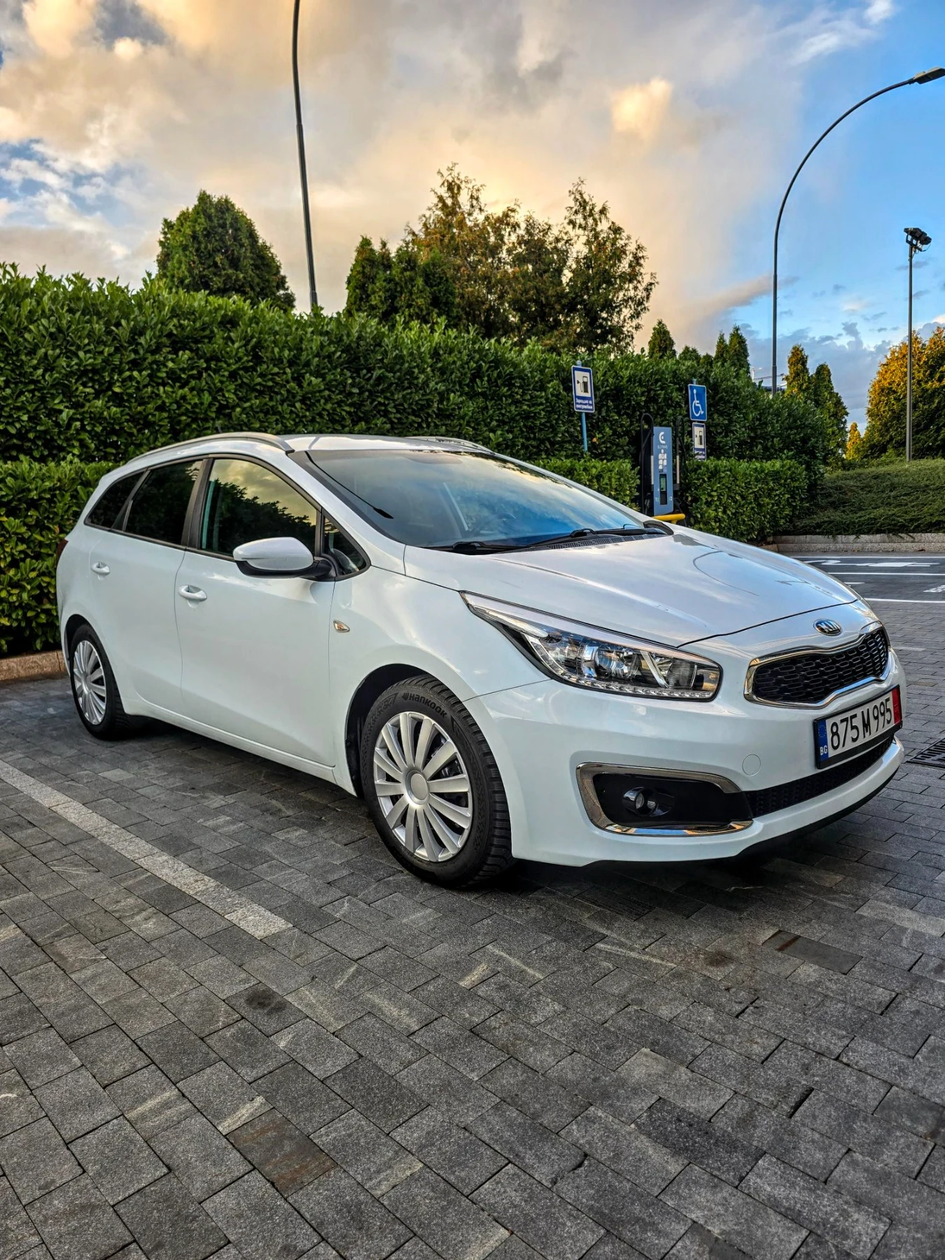Kia Ceed 1.4., КАМЕРА,  КЛИМАТР., ЛЕД, снимка 2 - Автомобили и джипове - 56185439